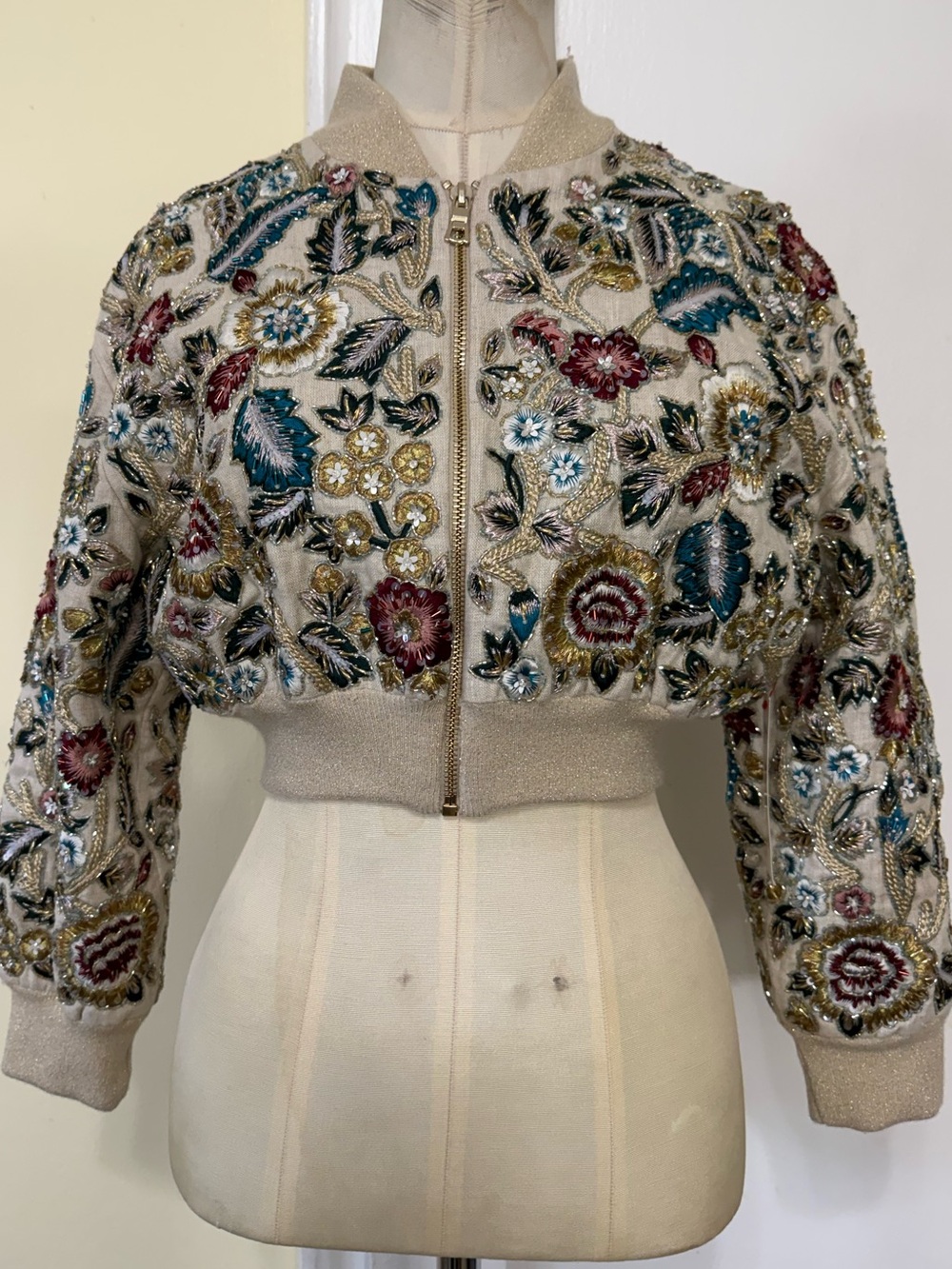 Alice + Olivia
ODIE EMBELLISHED BOMBER - Picture 2 of 16